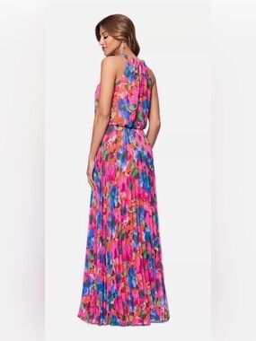 Xscape Chiffon Gown
Pleated Halter Blouson Pink
Floral